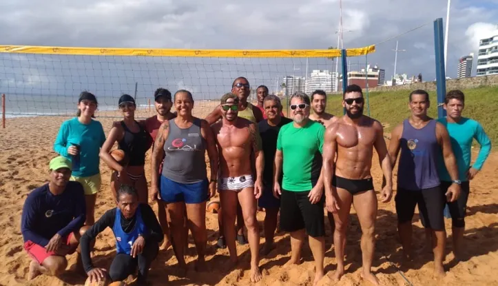 Imagem ilustrativa da imagem Esportes de Verão: vôlei de praia, modalidade olímpica, faz a diversão entre amigos