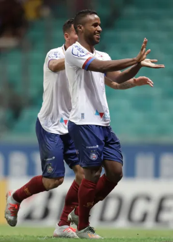 Bahia goleia o Nacional, faz as pazes com torcida e sai em vantagem na 'Sula'