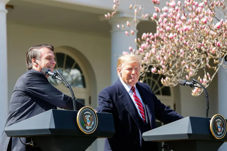 Mesmo sem indícios de fraudes, Bolsonaro e Trump questionaram o sistema de votação durante as eleições no Brasil e nos EUA, respectivamente | Foto: Isac Nóbrega | PR | 19.3.2019