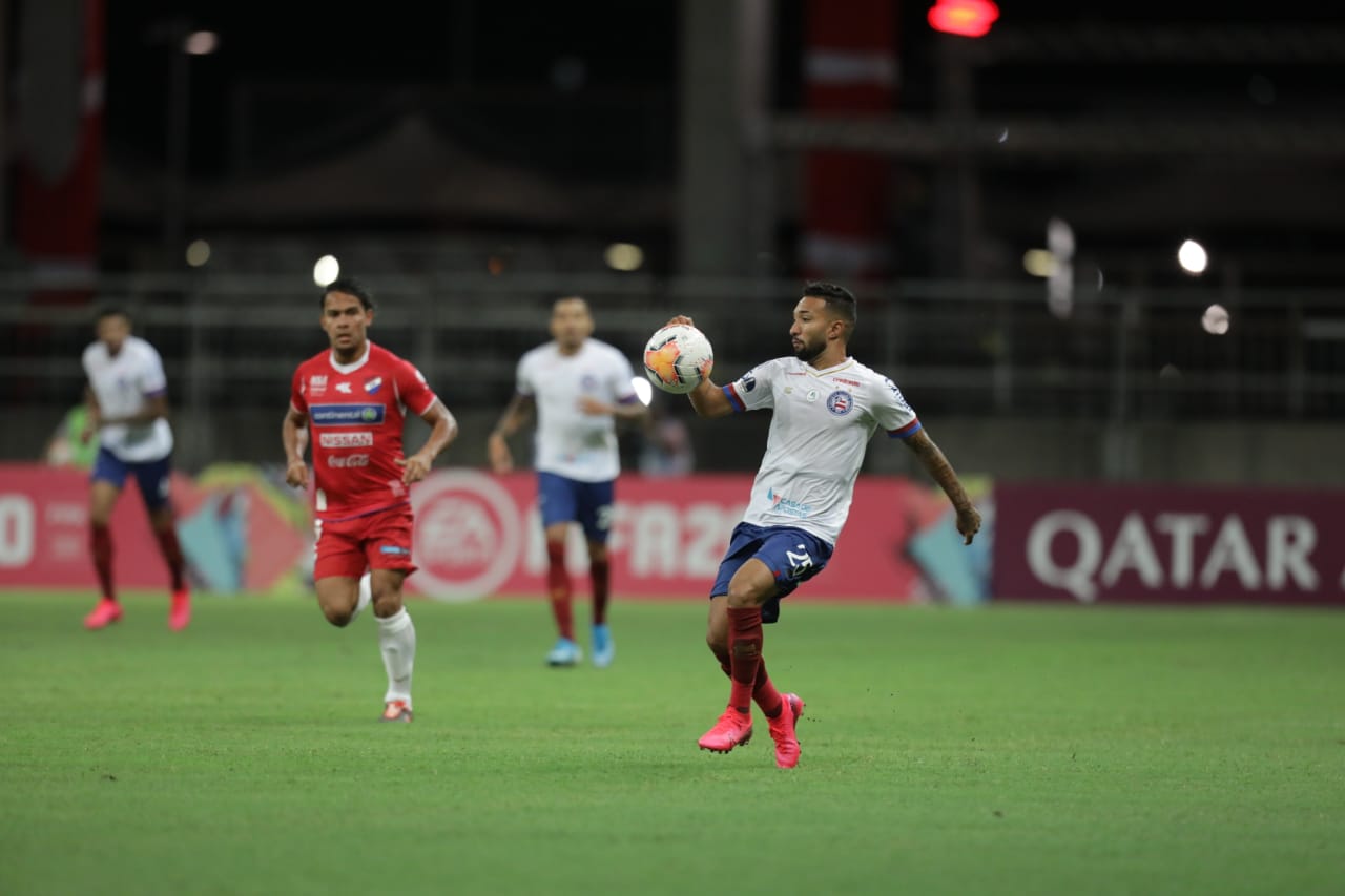 Bahia goleia o Nacional, faz as pazes com torcida e sai em vantagem na 'Sula'