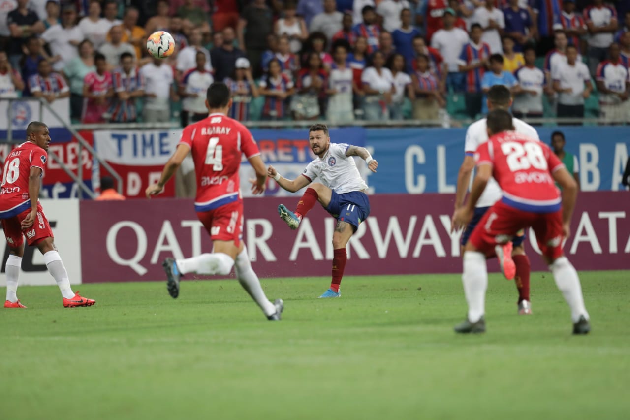Bahia goleia o Nacional, faz as pazes com torcida e sai em vantagem na 'Sula'