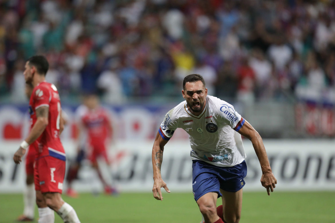 Bahia goleia o Nacional, faz as pazes com torcida e sai em vantagem na 'Sula'