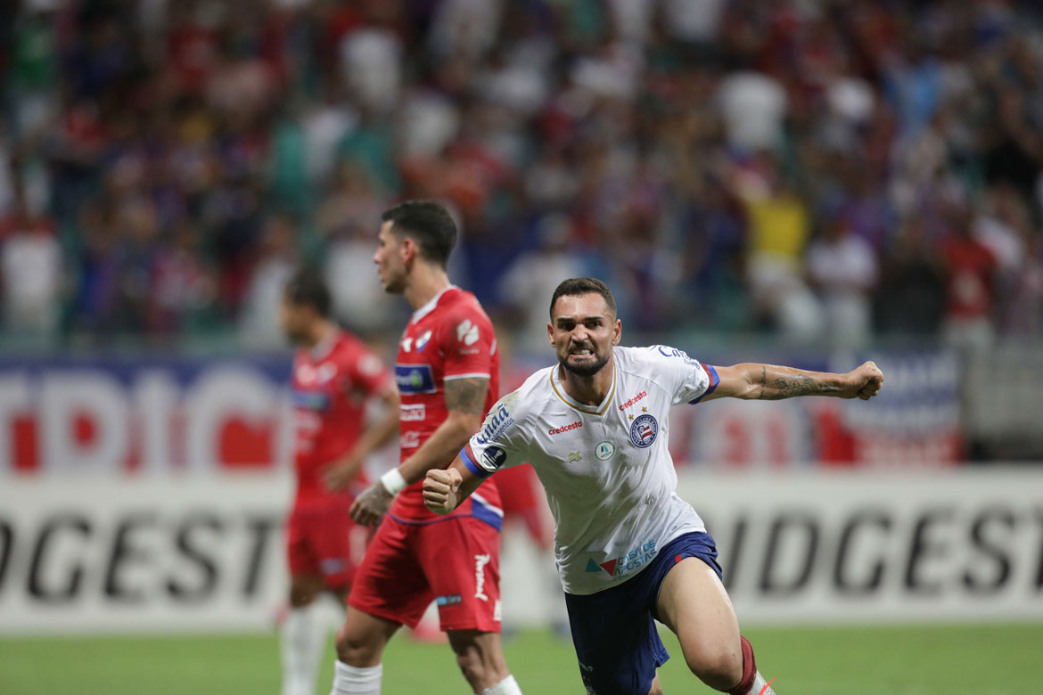 Bahia goleia o Nacional, faz as pazes com torcida e sai em vantagem na 'Sula'