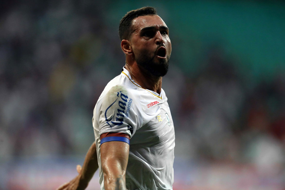 Bahia goleia o Nacional, faz as pazes com torcida e sai em vantagem na 'Sula'