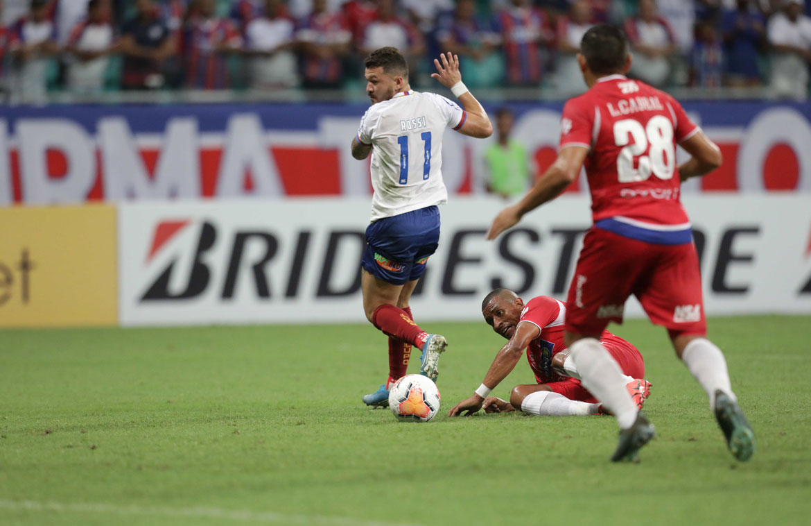 Bahia goleia o Nacional, faz as pazes com torcida e sai em vantagem na 'Sula'