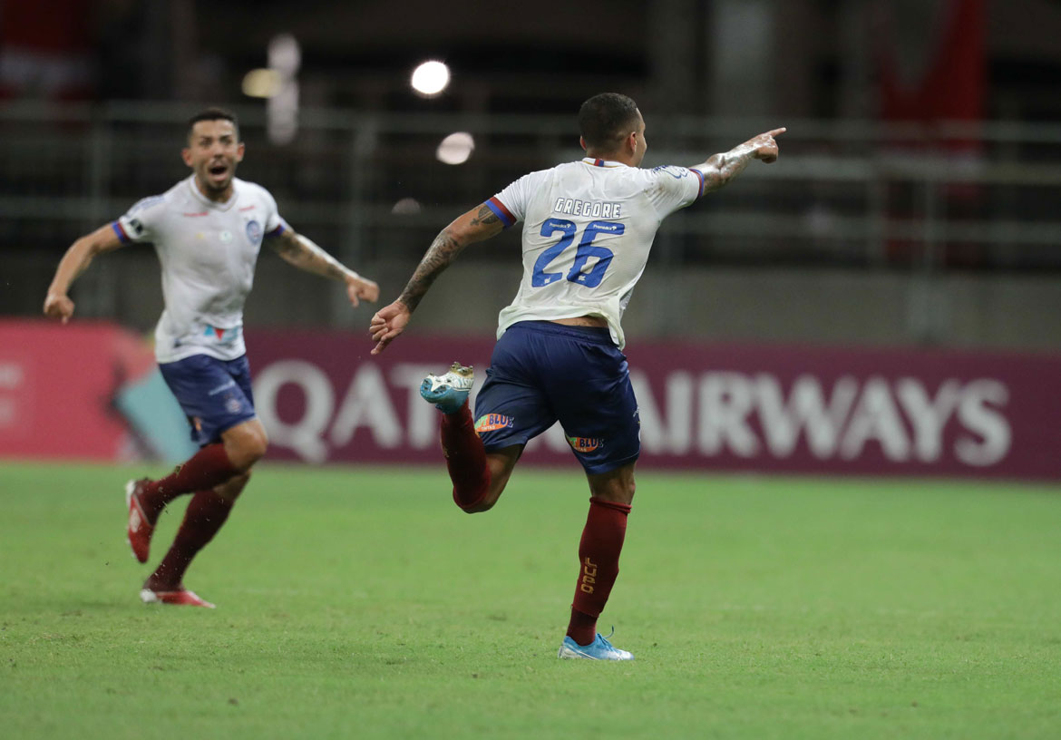 Bahia goleia o Nacional, faz as pazes com torcida e sai em vantagem na 'Sula'