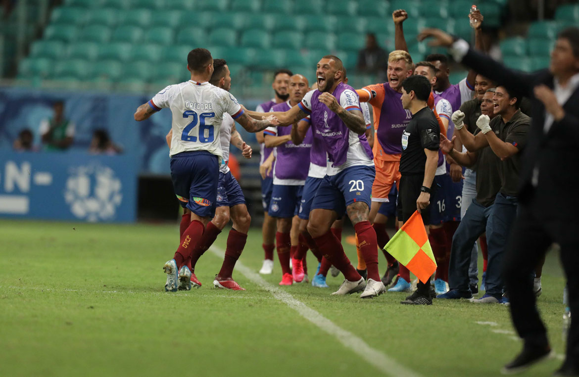 Bahia goleia o Nacional, faz as pazes com torcida e sai em vantagem na 'Sula'