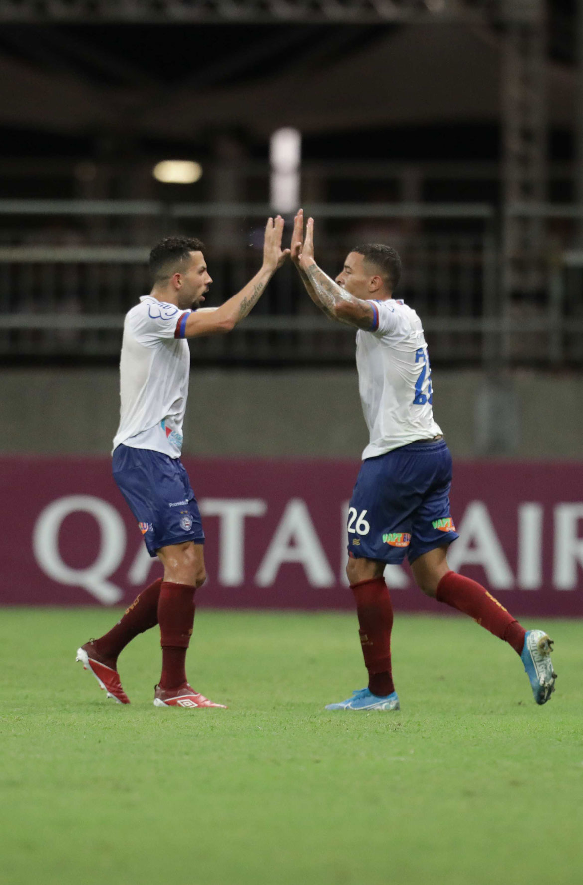 Bahia goleia o Nacional, faz as pazes com torcida e sai em vantagem na 'Sula'