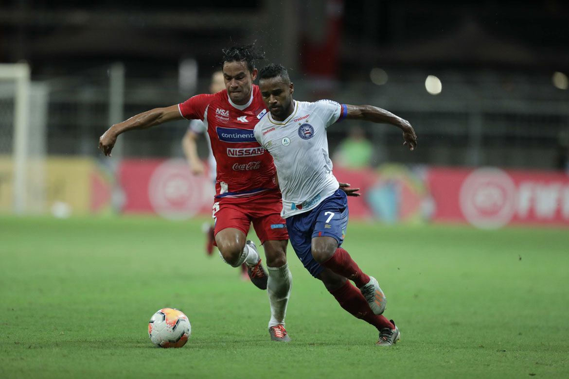Bahia goleia o Nacional, faz as pazes com torcida e sai em vantagem na 'Sula'