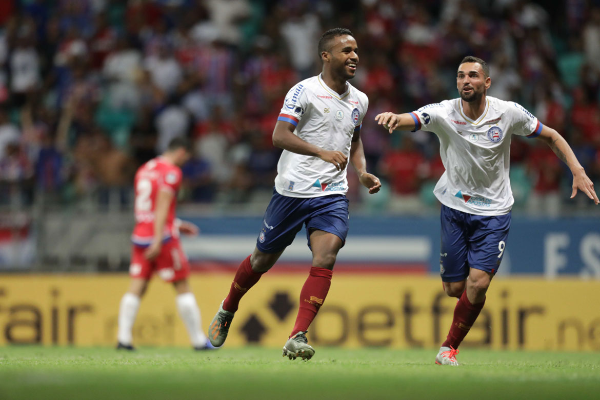 Bahia goleia o Nacional, faz as pazes com torcida e sai em vantagem na 'Sula'