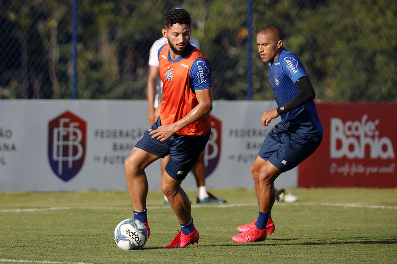 Imagem ilustrativa da imagem Clayson é poupado de treino após dores no joelho, mas caso 'não é grave'