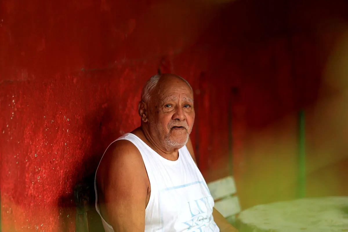 Aos 89 anos, ex-goleiro Nadinho vive em Itapuã | Foto: Adilton Venegeroles | Ag. A TARDE