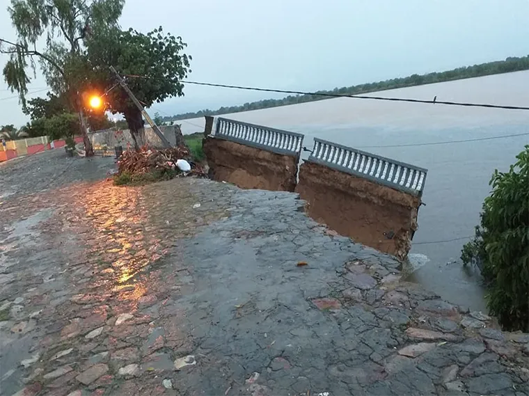 Cais da cidade não resistiu a forte chuva | Foto: Reprodução: Redes Sociais
