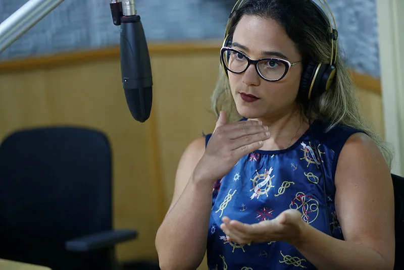 Contadora e pós-graduada na área, Lilian Camargo, deu entrevista ao programa Isso é Bahia, na Rádio A TARDE FM | Foto: Rafael Martins | Ag. A TARDE