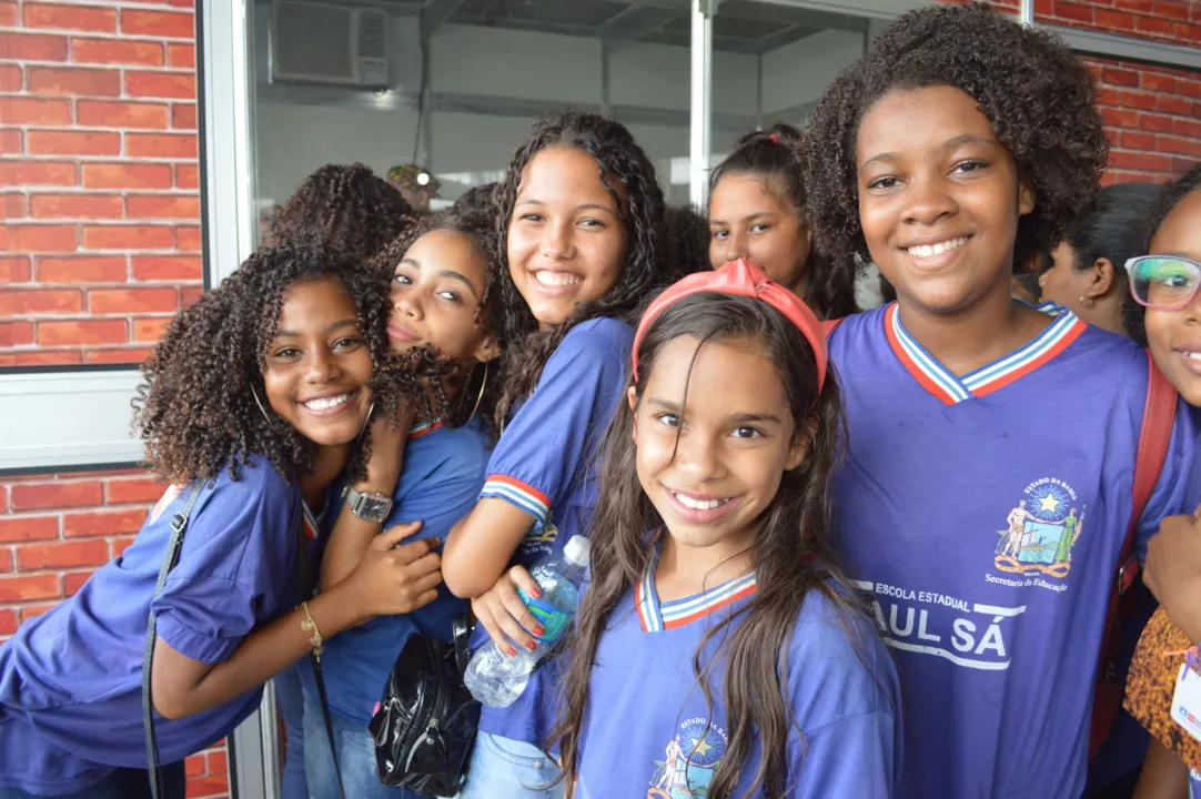 Com um investimento de mais de R$ 12 milhões, a SEC entregou, antes do início do ano letivo, 873 mil uniformes de cor azul.