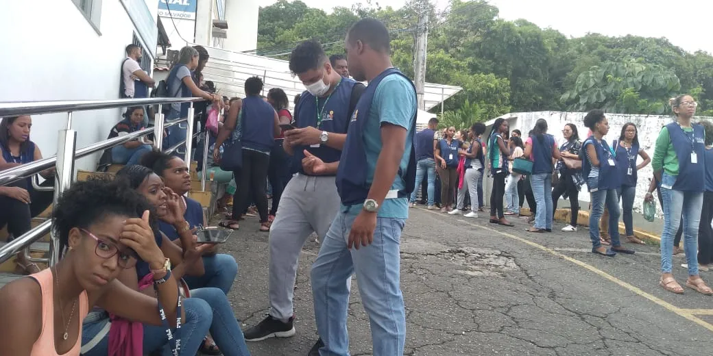 Em meio ao surto do novo coronavírus, trabalhadores continuam exercendo suas funções em um sala com 300 pessoas | Foto: Reprodução | Whatsapp