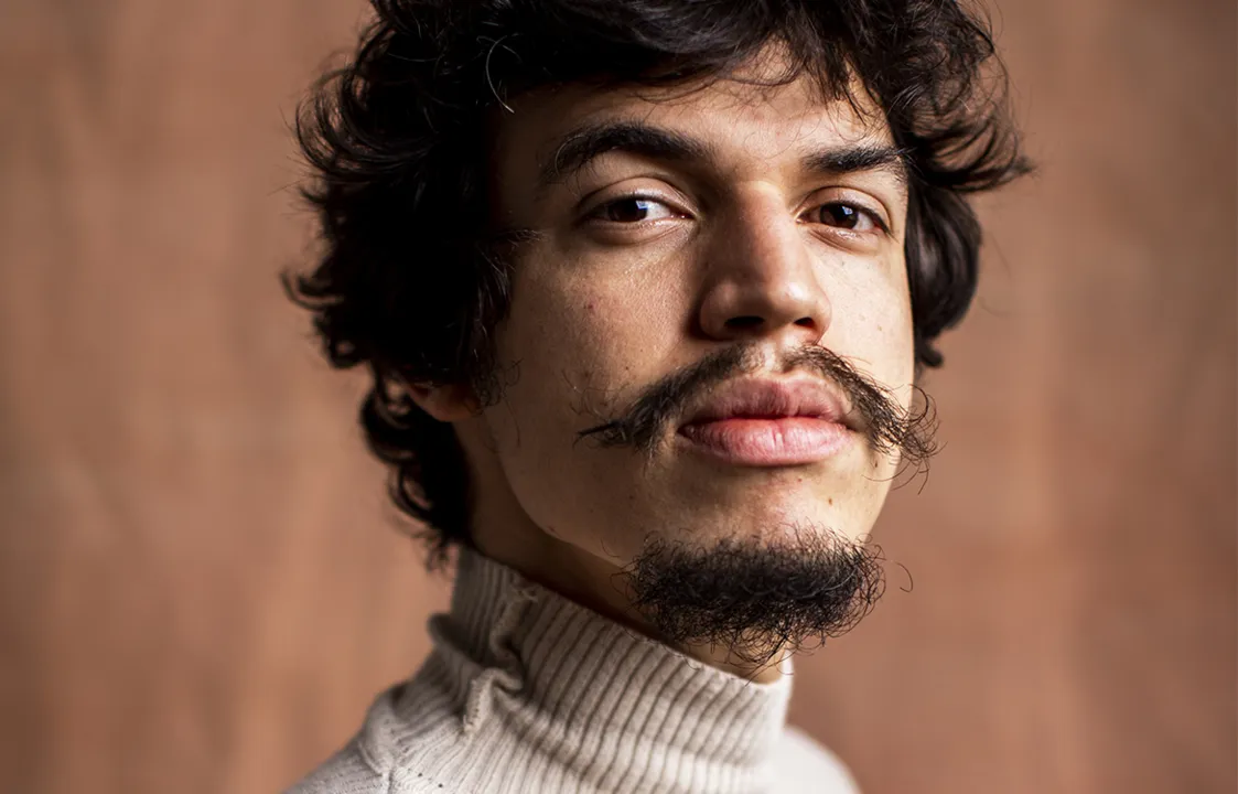 Single faz parte do álbum 'Átimo', que será lançado em abril | Foto: Flora Rodriguez e Felipe Bretas | Divulgação