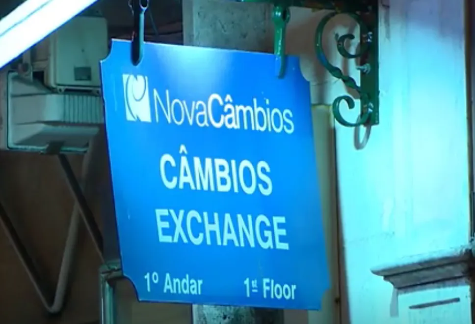 Brasileiros com idade entre 30 a 45 anos assaltaram estabelecimento | Foto: Reprodução