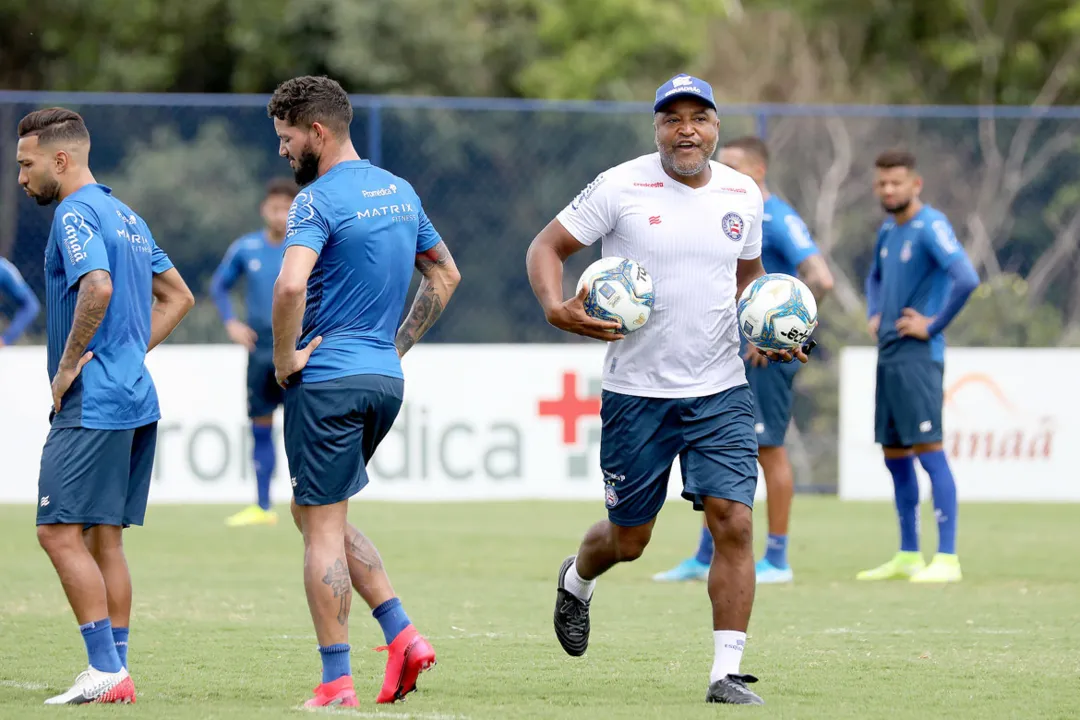 Treinador pretende utilizar o mês de março para tornar o time propositivo