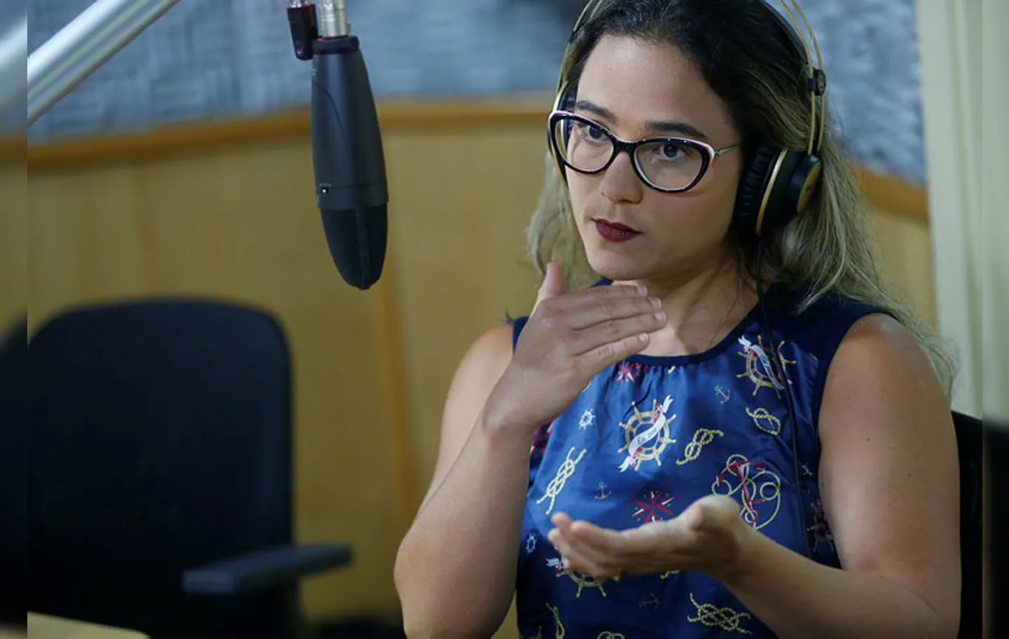 Contadora e pós-graduada na área, Lilian Camargo, deu entrevista ao programa Isso é Bahia, na Rádio A TARDE FM | Foto: Rafael Martins | Ag. A TARDE