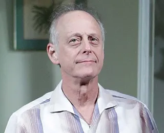Ator de Crocodilo Dundee, Mark Blum, morre após infecção por coronavírus