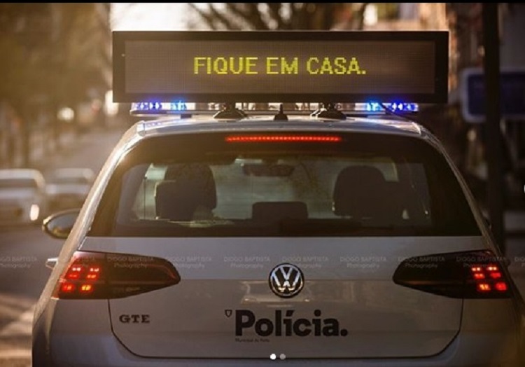 Usuários de mobilizam e movimento 'fique em casa' ganha força na web