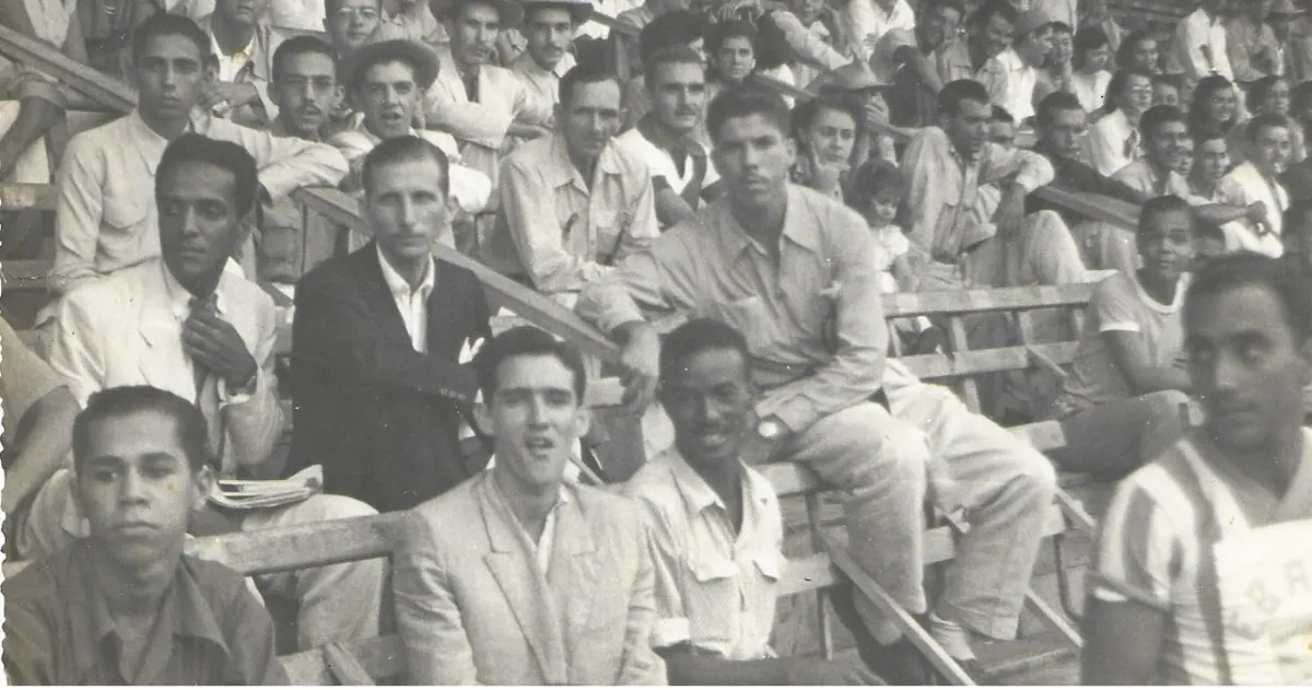 Torcedores do Stadium Arthur de Moraes, o extinto Campo da Graça