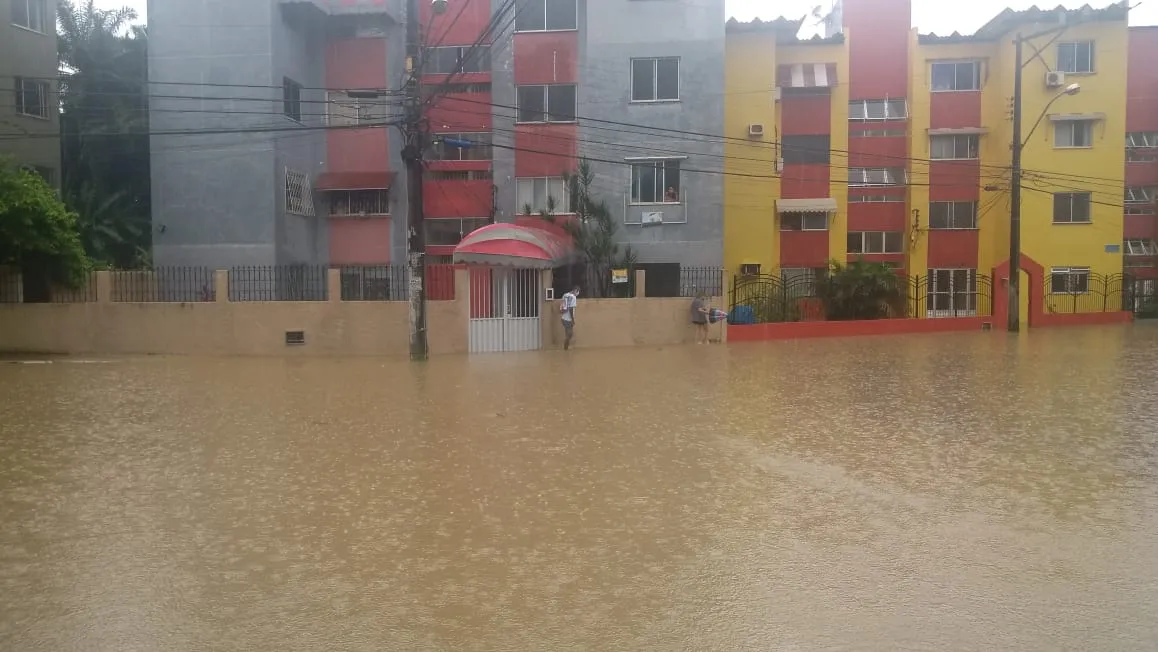 Segundo os moradores, o alagamento sempre ocorre quando há fortes chuvas | Foto: Reprodução | Meu Imbuí