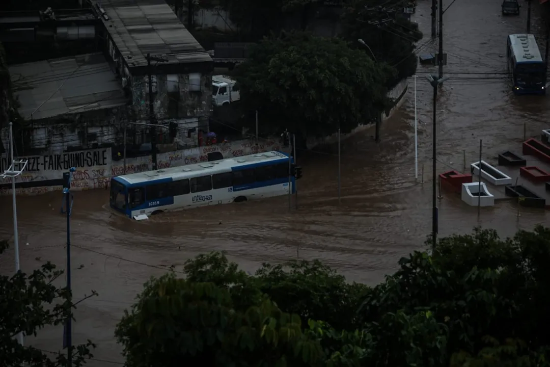 Alagamento na Cônego Pereira, nas 7 Portas | Foto: Felipe Iruatã | Ag. A TARDE