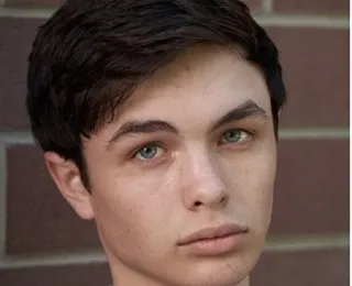 Ator Logan Williams, da série The Flash, morre aos 16 anos