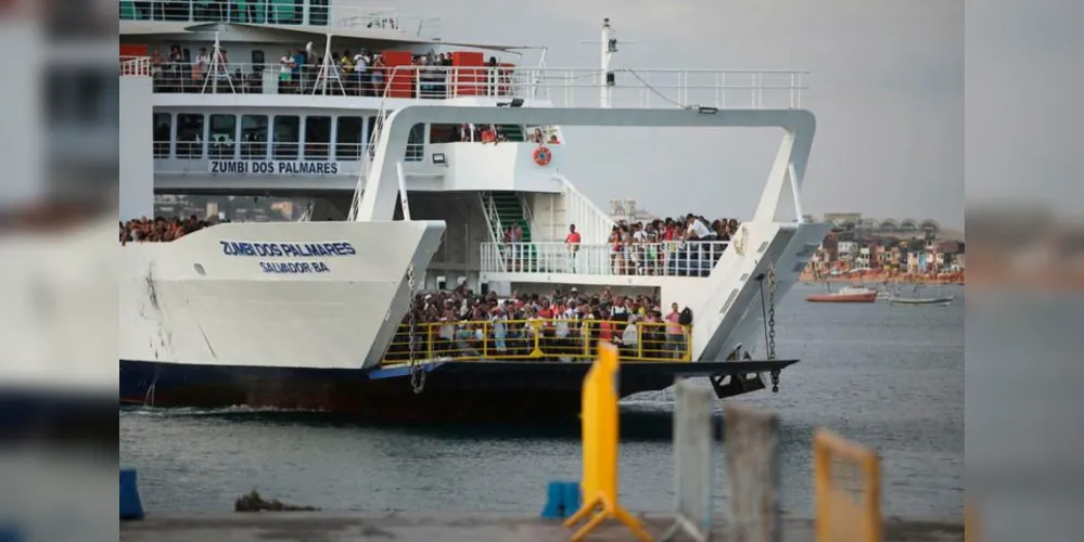 Funcionamento das embarcações será retomado na quinta-feira, 28, e sexta-feira, 29 | Foto: Felipe Iruatã | Ag. A TARDE