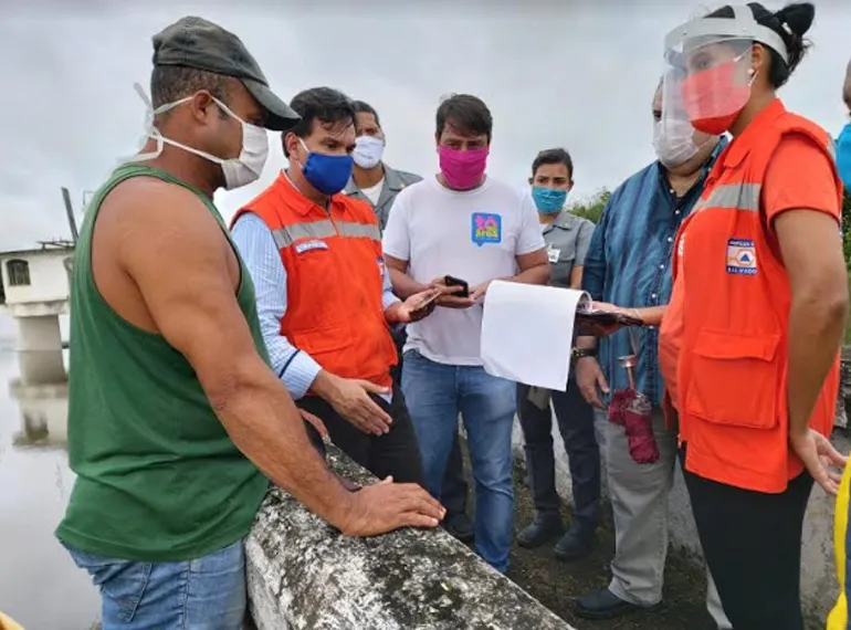 Moradores denunciam que rachaduras na barragem estão piorando com as chuvas