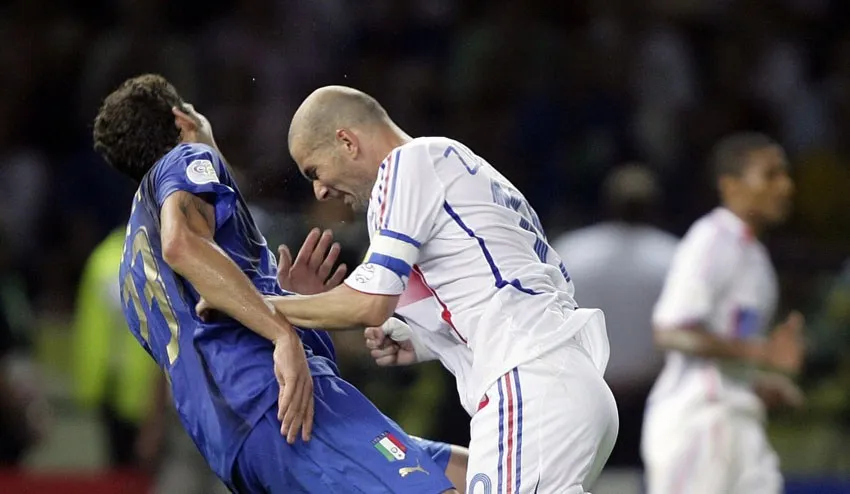 A provocação acabou ajudando a Itália na conquista do tetracampeonato mundial, já que o francês foi expulso e ficou fora da decisão dos pênaltis | Foto: Divulgação | FIFA