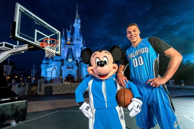 As 22 equipes que competirão em Orlando são as 16 franquias que ocupavam as vagas dos playoffs no momento da suspensão | Foto: Reprodução | Twitter