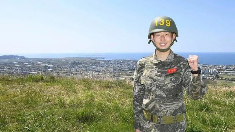 Son ainda recebeu um prêmio pelo seu bom desempenho no exército | Foto: Reprodução | Redes Sociais