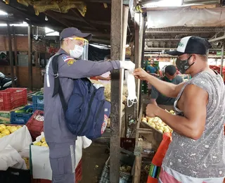 População de Feira de Santana recebe máscaras faciais de proteção