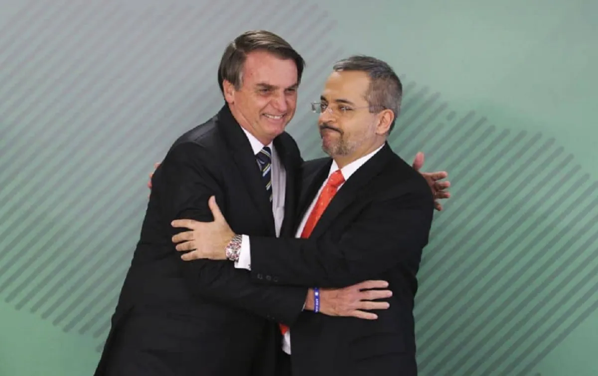 O anúncio da demissão do ex-ministro aconteceu na quinta-feira, em vídeo publicado ao lado do presidente Jair Bolsonaro | Foto: Agência Brasil
