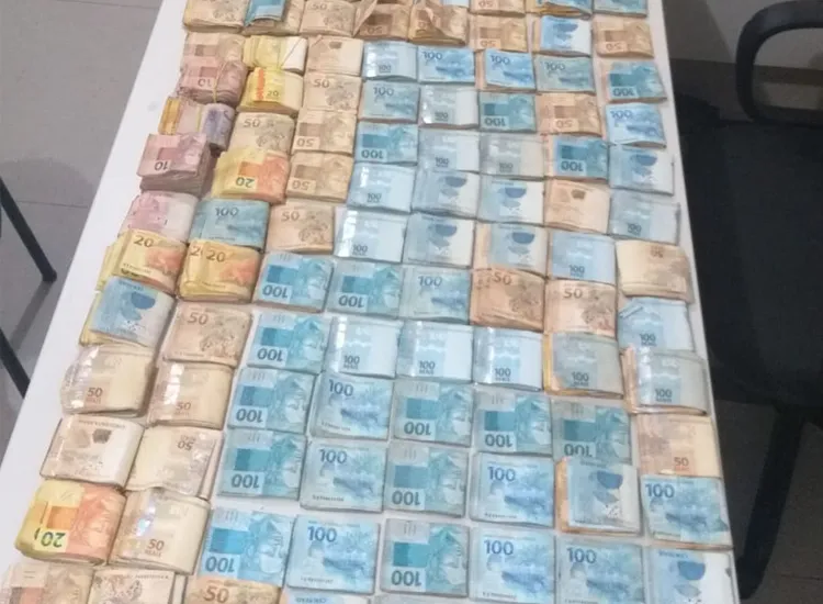 Dinheiro foi encontrado em bagageiro de moto
