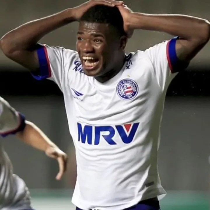 A reação de Feijão após marcar seu gol bicicleta contra o CRB | Foto: Felipe Oliveira | E.C.Bahia