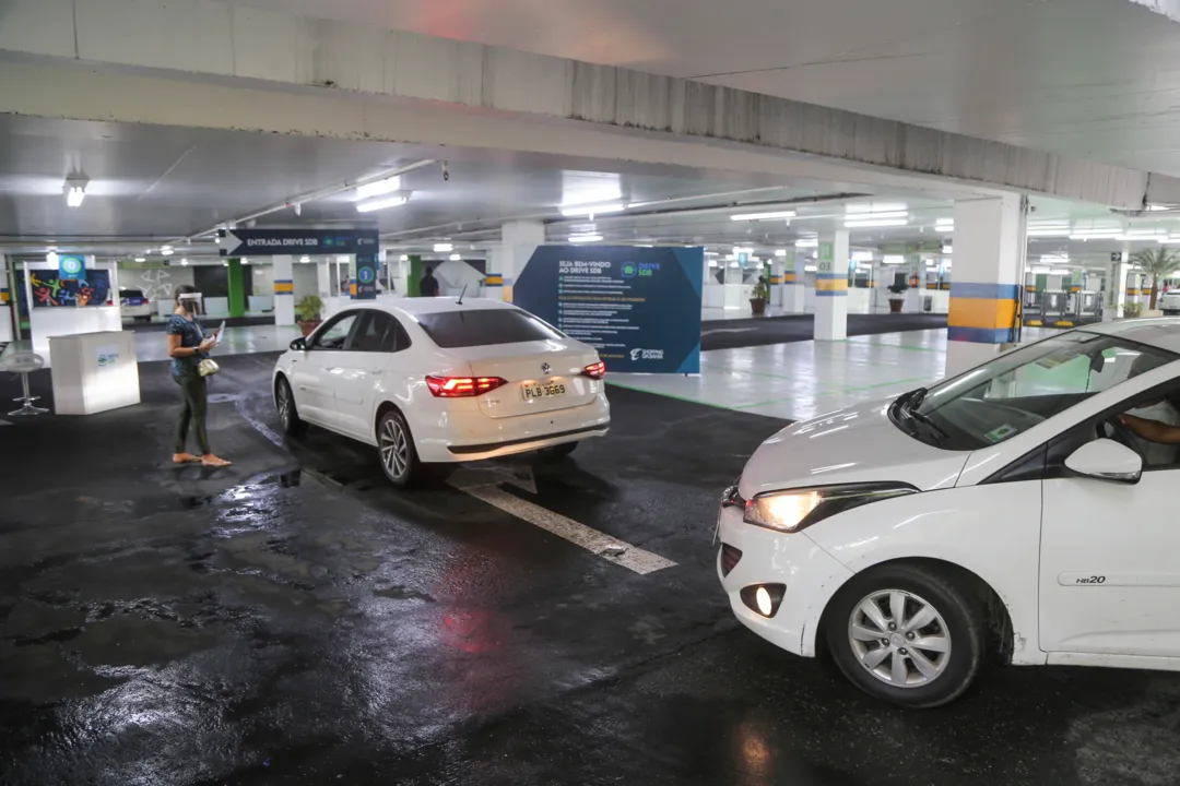 Os serviços de drive thru e delivery são opções de compra para os consumidores dos shoppings