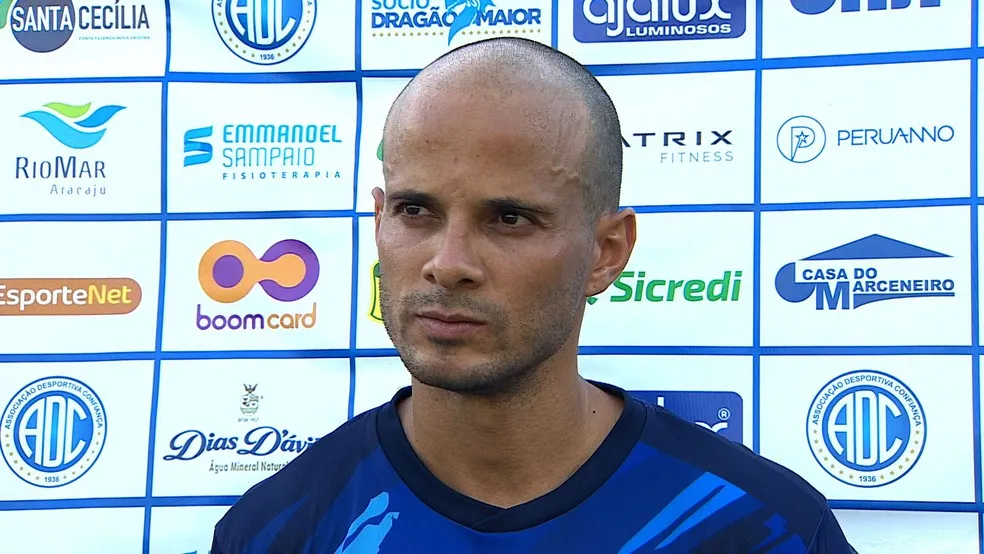 O jogador de 35 anos havia assinado com a equipe do Confiança, mas não chegou a entrar em campo | Foto: Reprodução