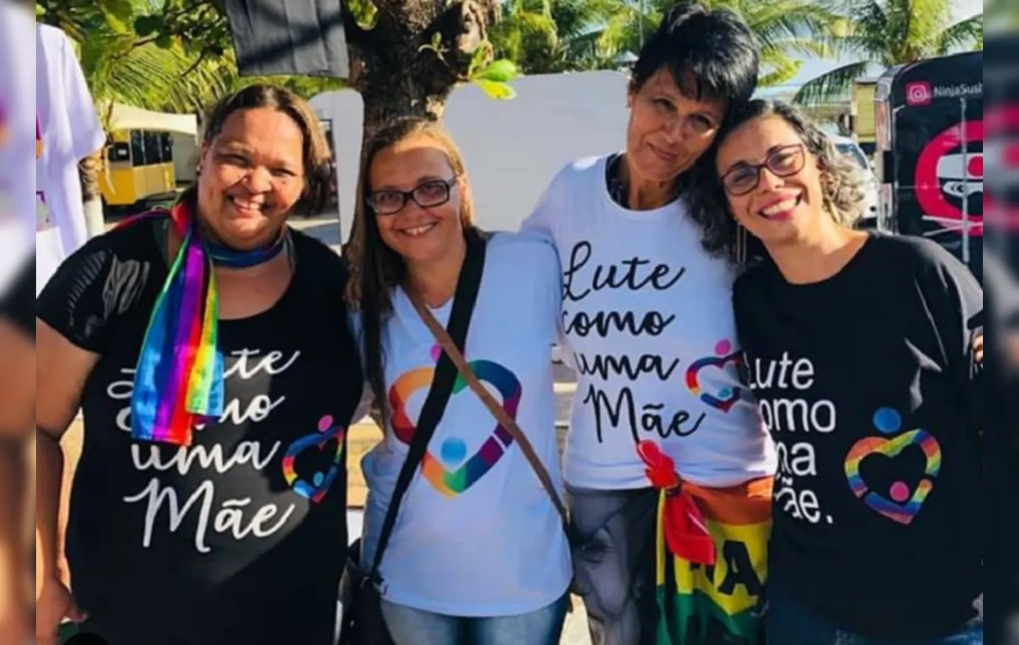 Feminista e ativista pela causa LGBTQIA+, Melyssa (segunda, da esquerda para a direita) é uma das três sócias da agência As Marias Propaganda e coordenadora regional da Associação Nacional Mães pela Diversidade | Foto: Reprodução | Instagram