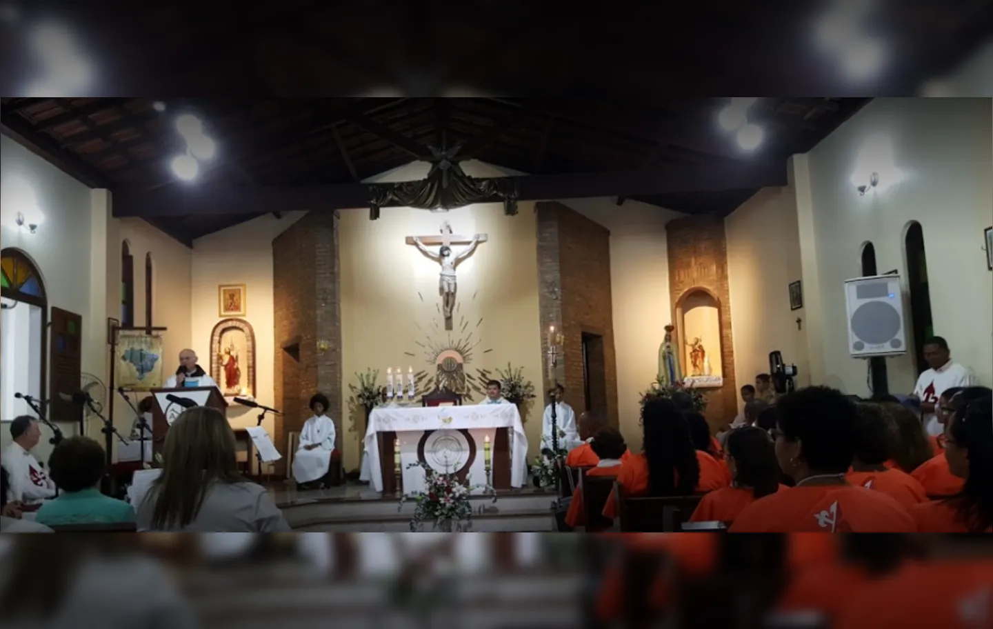 Devotos de São João Batista participando do rito tradicional de missas na igreja | Foto: Divulgação