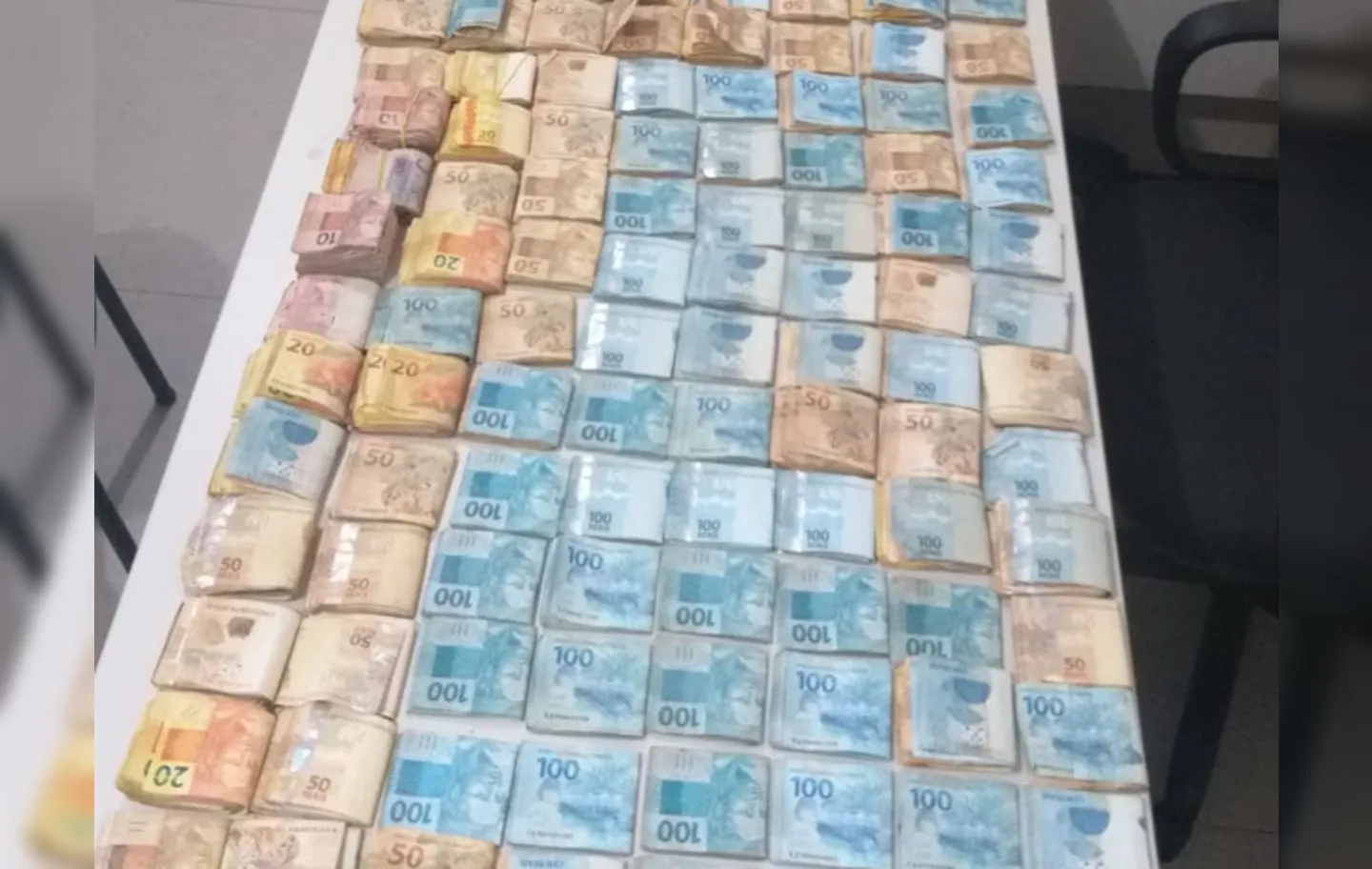 Dinheiro foi encontrado em bagageiro de moto