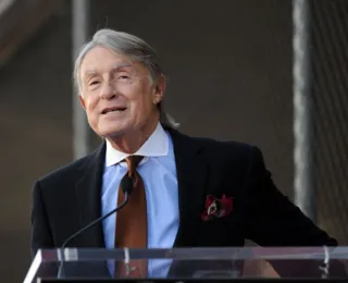Morre Joel Schumacher, diretor de 'Batman Forever' e 'Os Garotos Perdidos'