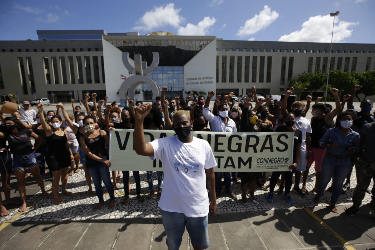 Imagem ilustrativa da imagem "Eu sabia que podia passar por isso", diz jovem negro confundido com suspeito de roubo