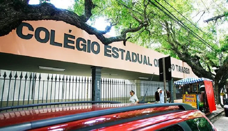 Colégio Estadual Odorico Tavares, no Corredor da Vitória, deixa de ser local de votação| Foto: Gildo Lima | Ag. A TARDE