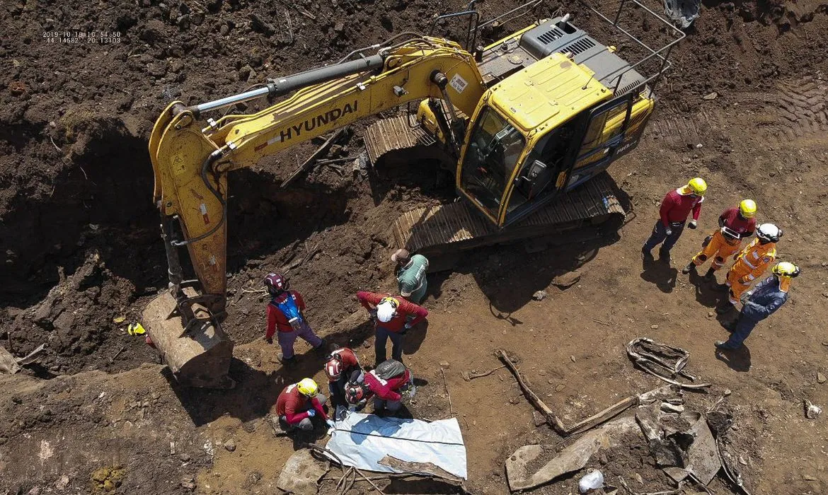 Lei proíbe o uso de barragens construídas pelo método chamado a montante e prevê multas administrativas de R$ 2 mil a R$ 1 bilhão | Foto: Divulgação | Corpo de Bombeiros de Minas Gerais