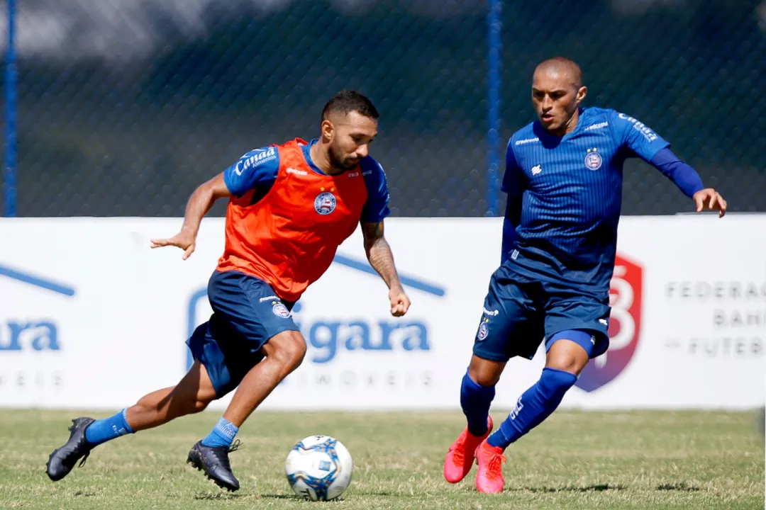 O plantel foi dividido em dois grupos para um treino de ataque contra defesa, simulando situações de jogo | Foto: Felipe Oliveira | EC Bahia