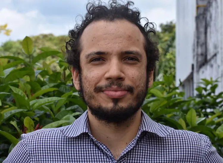 Livro é do autor baiano Saulo Dourado